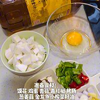 #菜油就选外婆乡，新鲜开榨抢先尝#烤肠炒馍花的做法图解1