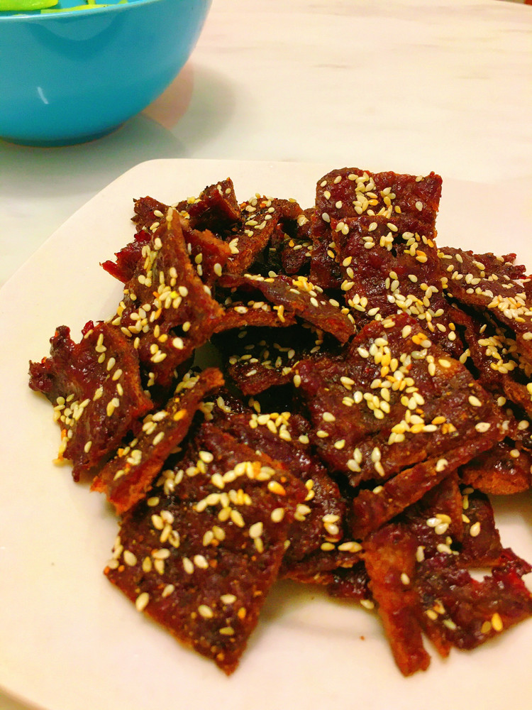 ｛快手零食｝蜜汁黑胡椒牛肉脯的做法