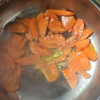 素炒胡萝卜芹菜的做法图解3