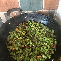 干煸豆角的做法图解5