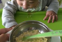 宝宝虾米蛋黄黄瓜粥的做法