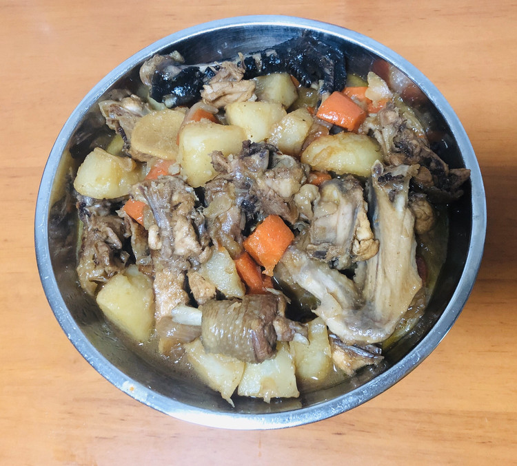 土豆焖鸡的做法