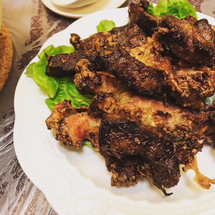 牛板健蒜香骨的做法
