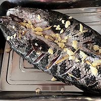 蒜香烤鱼的做法图解1