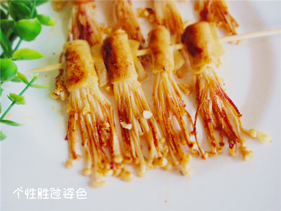 蒜蓉香辣金针菇烤串#夏日时光#的做法图解11