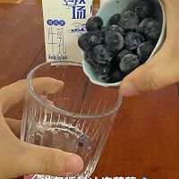 #在夏日饮饮作乐#蓝莓炼乳饮的做法图解1