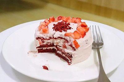 红丝绒草莓蛋糕，吃的是气质！