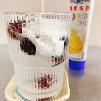 #在夏日饮饮作乐#炼奶葡萄冰饮的做法图解5