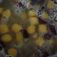 红萝卜芋圆红枣桂圆糖水的做法图解5