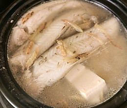 果冻鱼豆腐汤的做法
