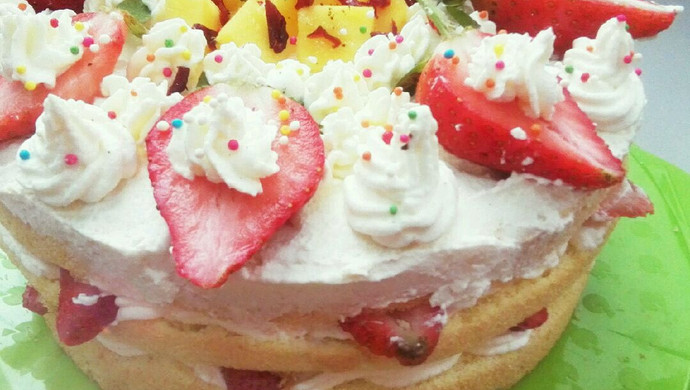 草莓戚风裸蛋糕