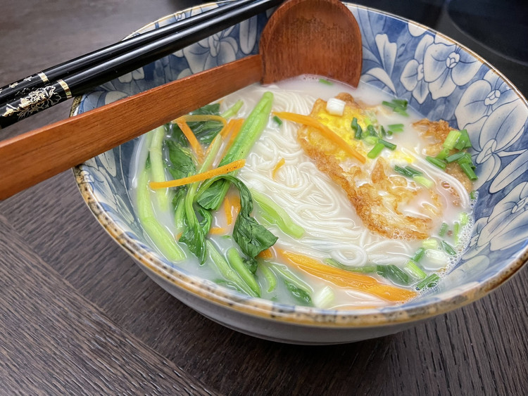 下奶神器：鲫鱼汤面的做法