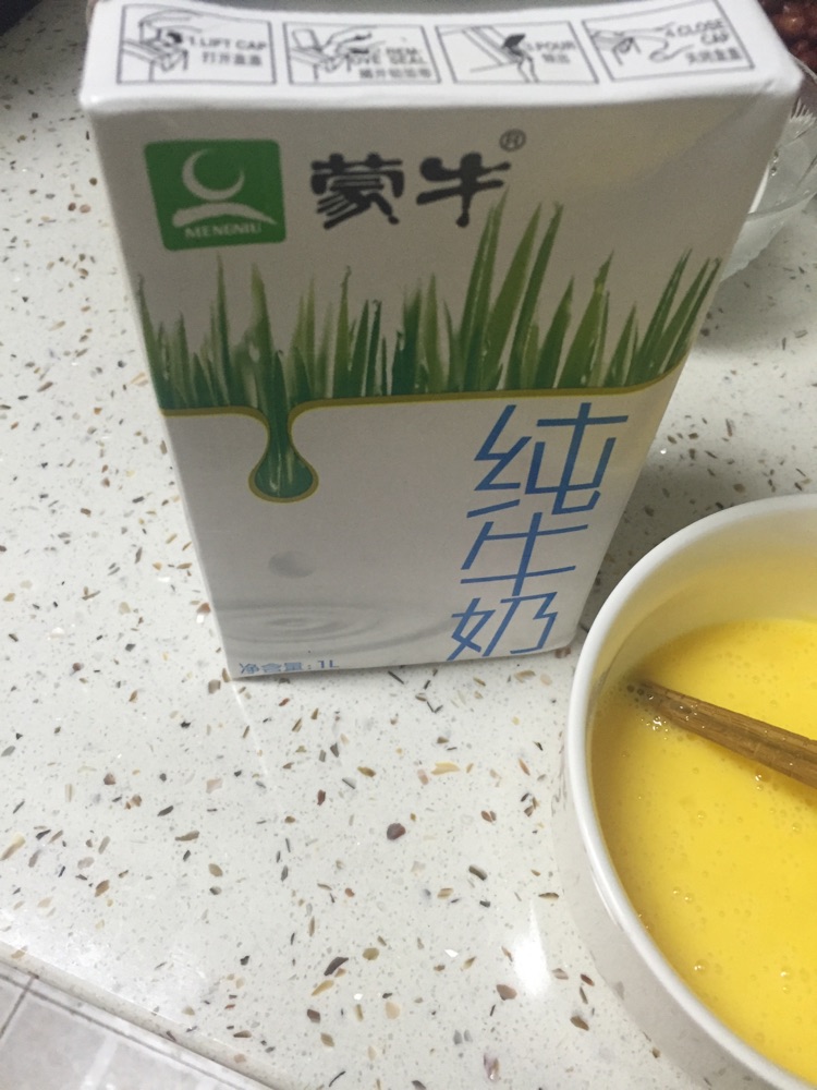 蓝莓牛奶炖蛋的做法图解2