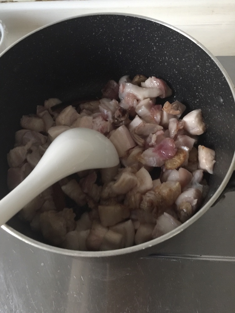 好吃不腻的梅干菜烧肉的做法图解4