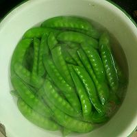 清炒荷兰豆的做法图解2