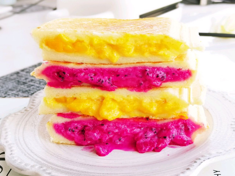 10分钟完成一份❤️爆浆水果三明治好吃不胖的做法