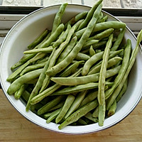 豆角焖面的做法图解1