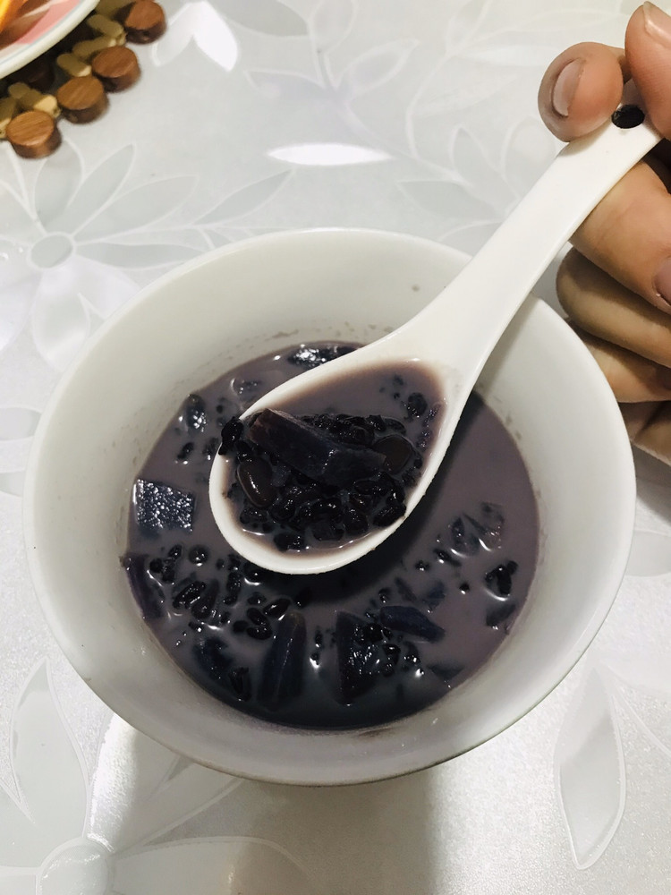 奶香黑米紫薯粥的做法