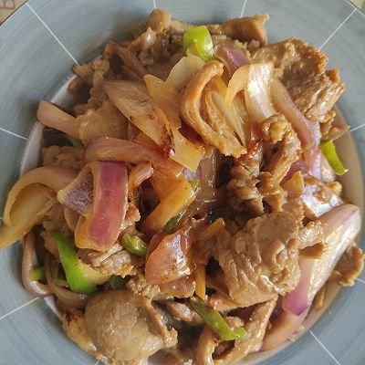 圆葱炒牛肉