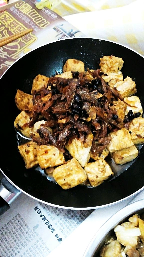 豆豉鲮鱼焖豆腐的做法