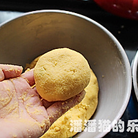 苦苣香菇玉米面贴饼子的做法图解15