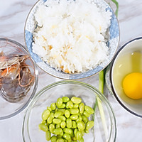 #冰箱剩余食材大改造#毛豆虾仁炒饭的做法图解1