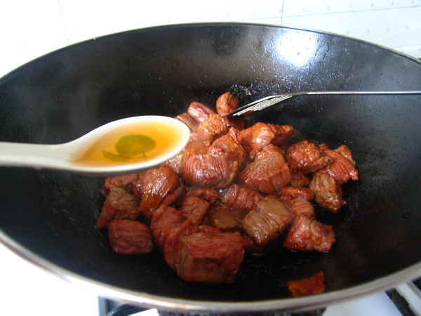 独家秘制经典老味的红烧牛肉--浓郁香溢版的做法