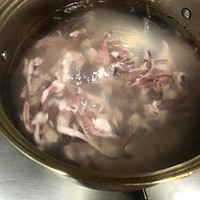 清新爽口【芹菜炒鱿鱼】唇齿留香，详解版的做法图解3
