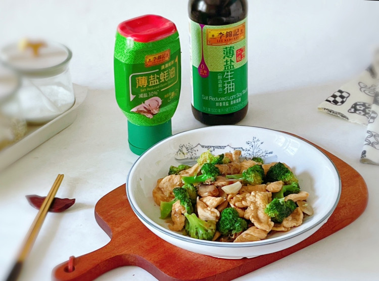 西兰花口蘑鸡胸肉的做法