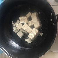 黄鱼烧豆腐的做法图解1