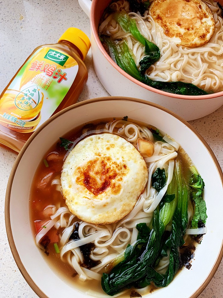 鸡汁热汤面的做法