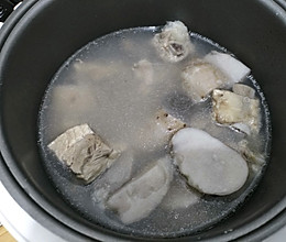 排骨芋艿汤的做法