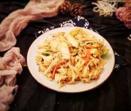 #今天吃什么#饺子皮制作的简单快手菜的做法