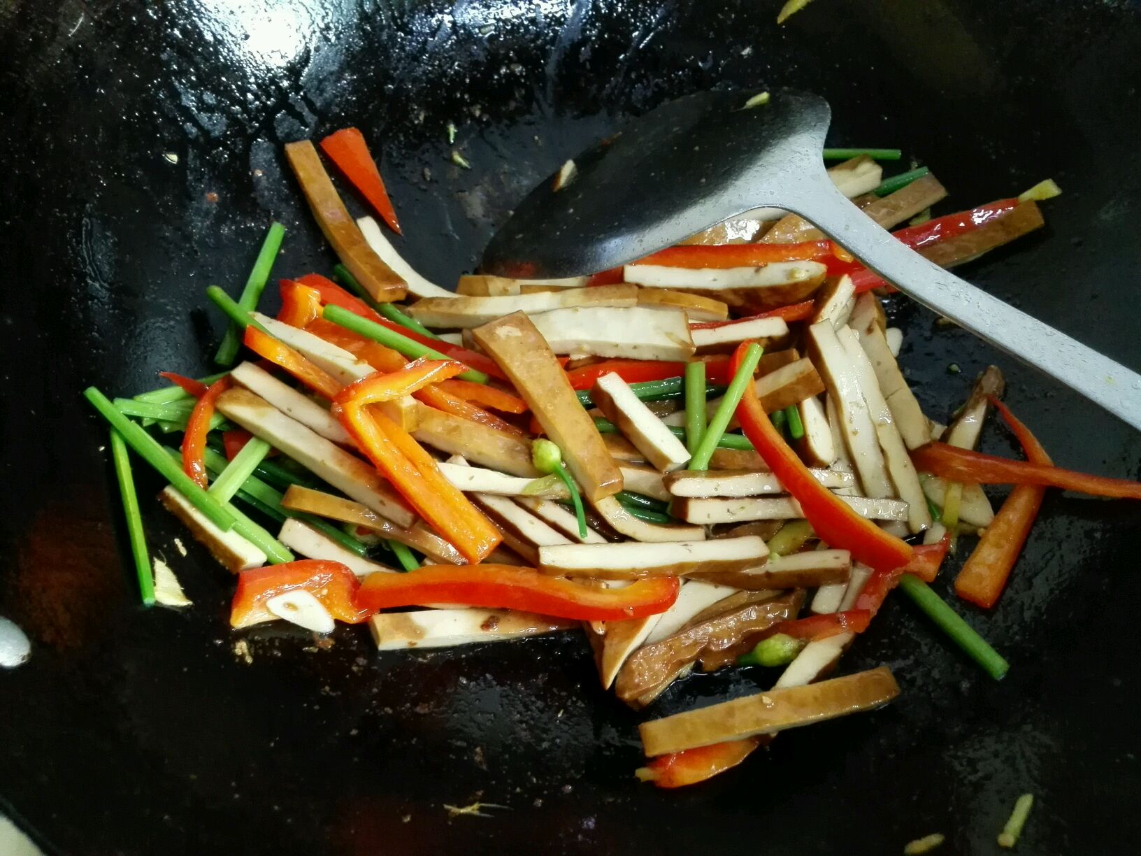 韭菜炒香干最好吃的做法，鲜香入味，开胃下饭，拿肉都不换 - 哔哩哔哩