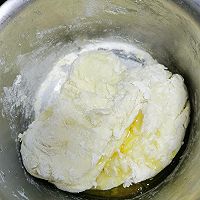 金黄酥脆的奶香小油条的做法图解3