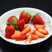 草莓奶昔#美的早安豆浆机#的做法图解2