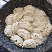 #葱伴侣豆瓣酱能蘸善炒#酱香冰花煎饺的做法图解9
