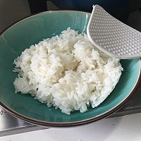 咸肉菜炒饭的做法图解2