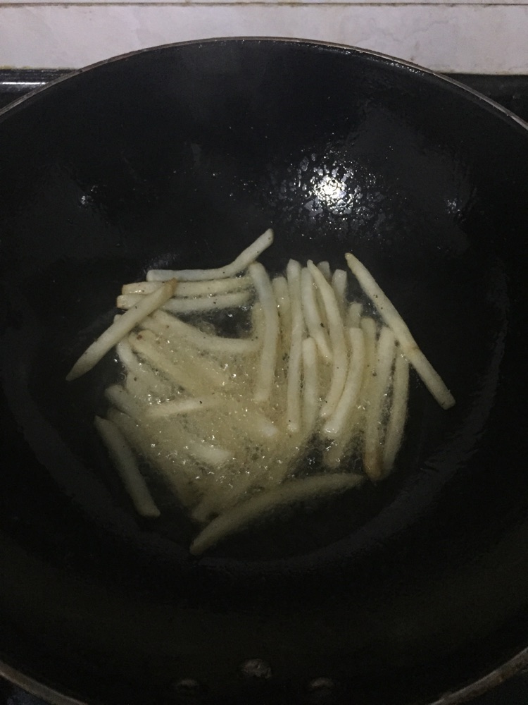 #美国马铃薯试用#炸薯条的做法图解2