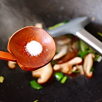 #钟于经典传统味#鲍鱼对虾香菇菠菜面的做法图解10