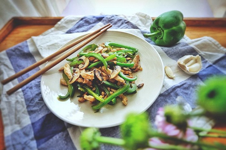 青椒蘑菇肉丝的做法