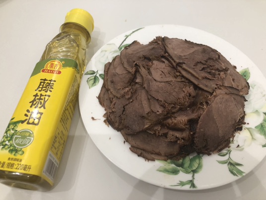藤椒油拌牦牛肉的做法