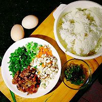 腊肉炒饭的做法图解1