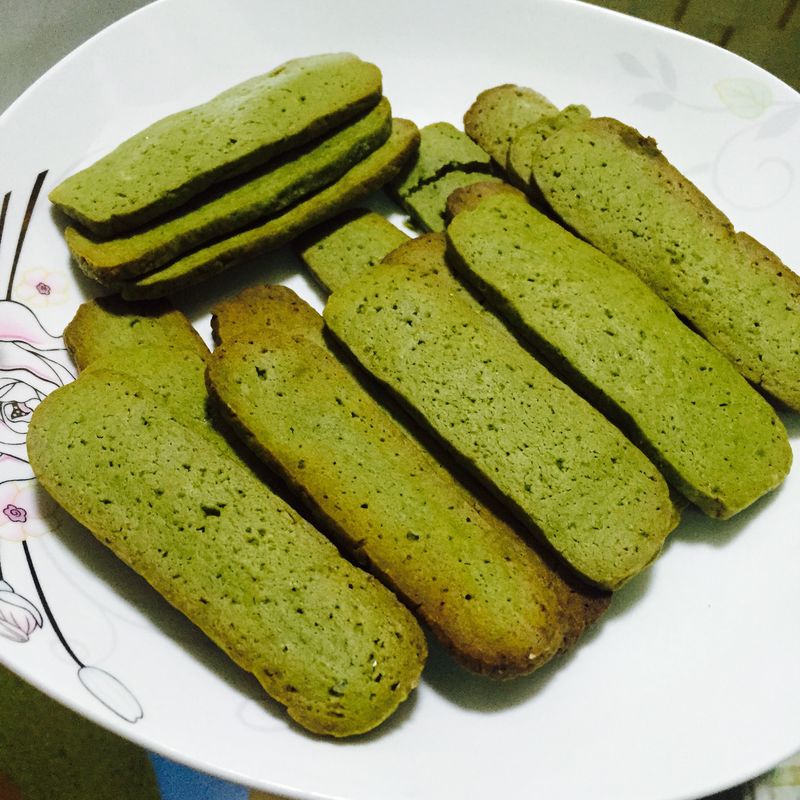 Matcha finger biscuit