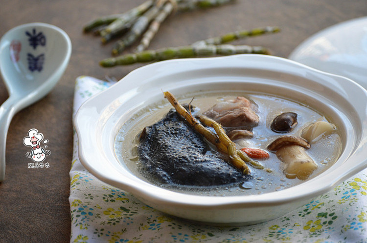 石斛松茸乌鸡汤-滋补而不燥的养生汤的做法