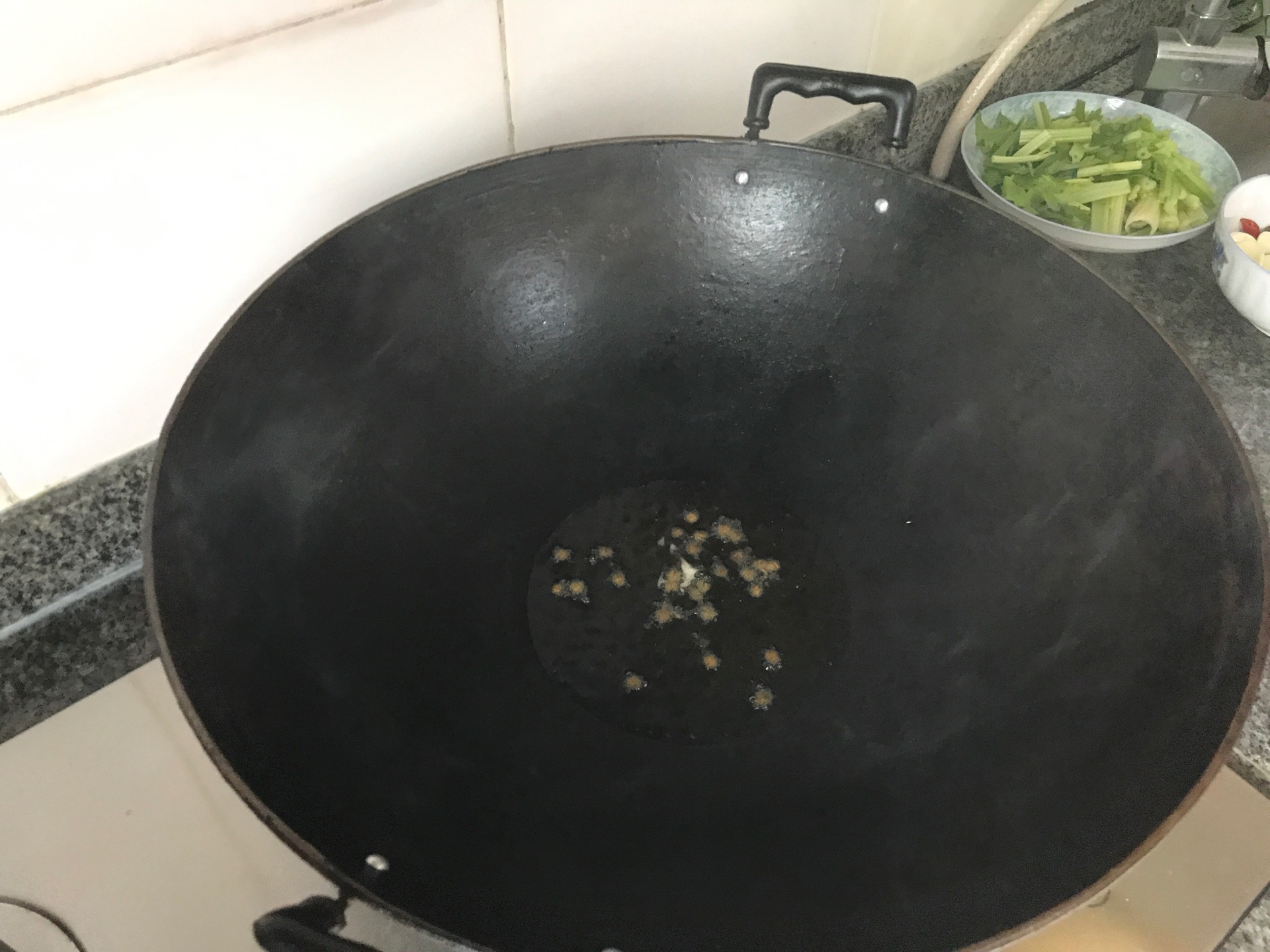 外婆炒鸡翅的做法图解3