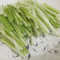 三色甘筍（胡萝卜）炒蛋（后蛋法）—— 一人食的做法图解1