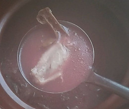红菌煲鸡汤的做法