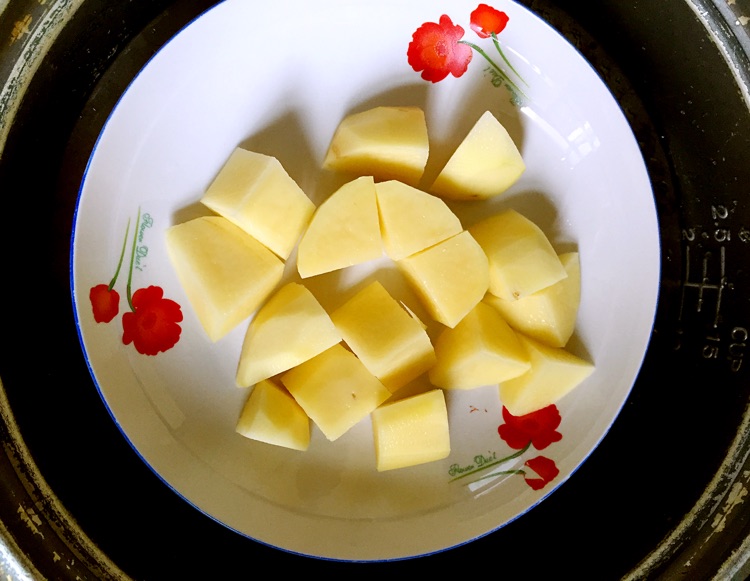 早餐换着吃（火腿土豆饼）的做法图解1