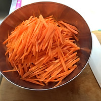 家常素食·快手爽脆胡萝卜的做法图解1